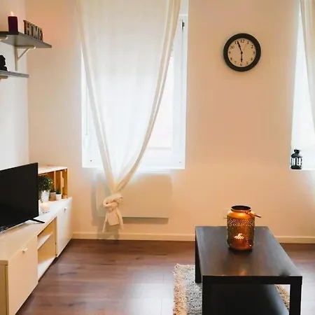 Rm-1 - Joli 2 Pieces Equipe Au 1er Etage Pour 1-3 Pers *