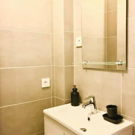 Rm-1 - Joli 2 Pieces Equipe Au 1er Etage Pour 1-3 Pers