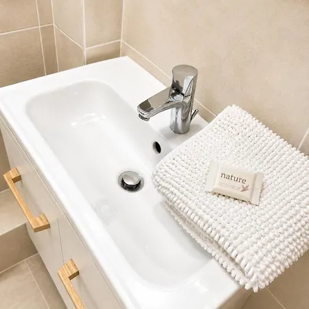 Apartament Rm-1 - Joli 2 Pieces Equipe Au 1er Etage Pour 1-3 Pers *