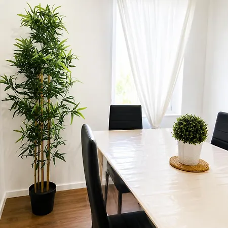 Appartement Rm-1 - Joli 2 Pieces Equipe Au 1er Etage Pour 1-3 Pers *