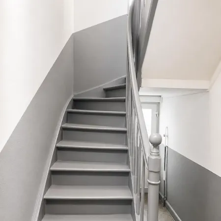 Rm-1 - Joli 2 Pieces Equipe Au 1er Etage Pour 1-3 Pers Appartement *