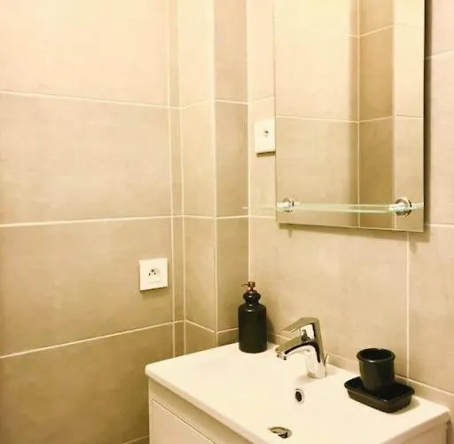 Rm-1 - Joli 2 Pieces Equipe Au 1er Etage Pour 1-3 Pers